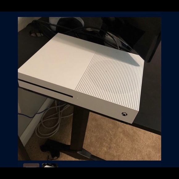 Xbox 1s - Picture 2 of 2